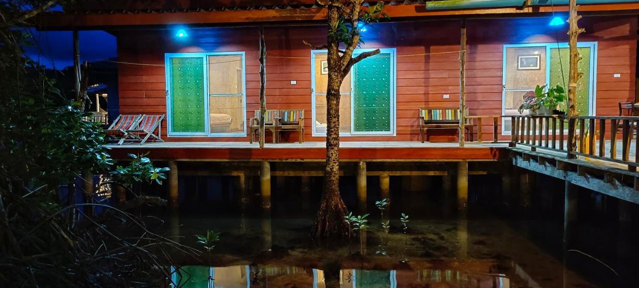 Ta Yai Homestay Ko Kut Bagian luar foto