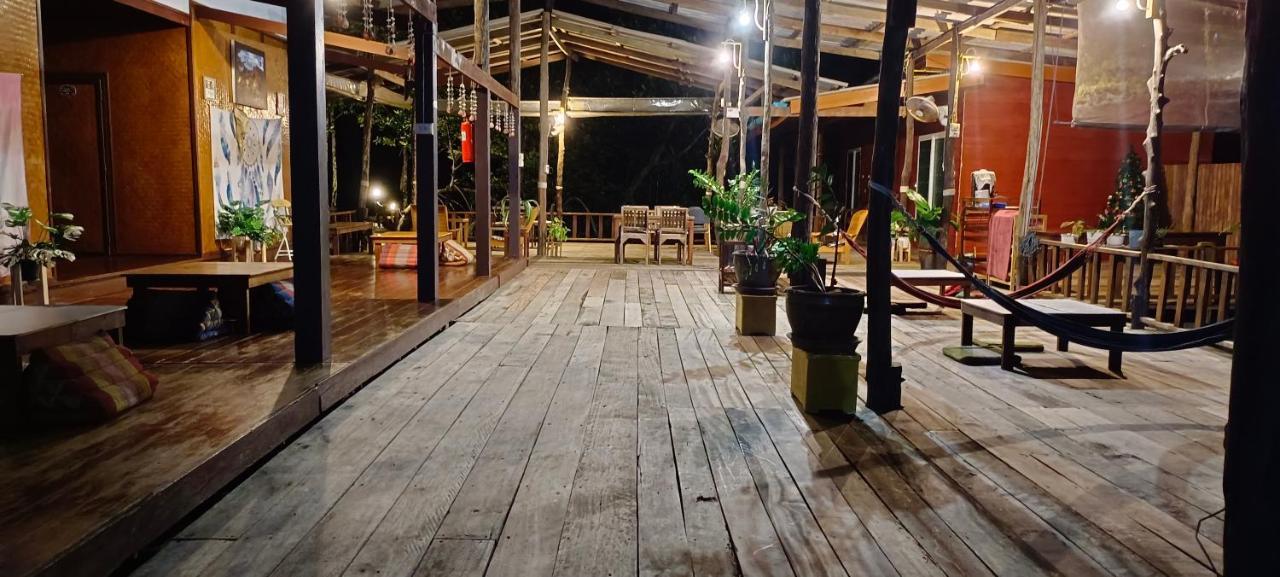 Ta Yai Homestay Ko Kut Bagian luar foto